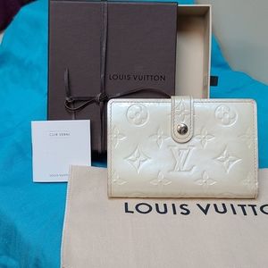 Authentic Louis Vuitton Vernis Wallet